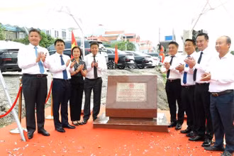 Các đại biểu dự lễ khởi công mở rộng, nâng cấp Tỉnh lộ 429A trên địa bàn huyện Thanh Oai.