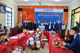 Trao tặng 20 bộ máy tính cho Trường PTDTBT Trung học cơ sở Tả Thàng.