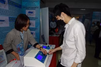 Khách tham quan Techmart chăm sóc sức khỏe cộng đồng năm 2022.