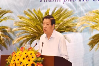 Đồng chí Phan Đình Trạc phát biểu tại hội nghị.