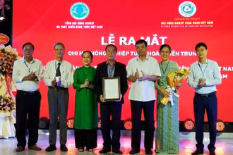 Tại lễ ra mắt thành lập Chi hội Nông nghiệp tuần hoàn khu vực miền trung. (Ảnh: HN)