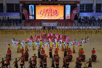 Chương trình nghệ thuật đặc sắc chào mừng Đại hội. 