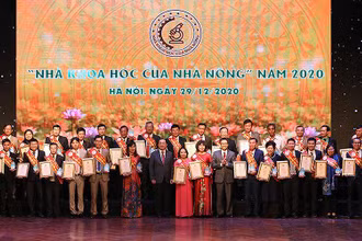 Đại diện Lãnh đạo Đảng, Nhà nước, các bộ, ngành cùng các đại biểu tại Lễ tuyên dương “Nhà khoa học của nhà nông” lần thứ 3, năm 2020.