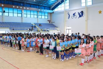 Giải bóng đá nữ công nhân viên chức lao động tỉnh Quảng Ngãi lần thứ I-năm 2022 thu hút 21 đội bóng với gần 250 vận động viên. 
