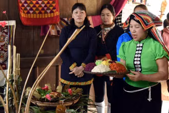 Xôi ngũ sắc là món ăn quen trong mâm cơm ngày lễ, Tết. 