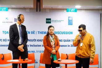 Đại diện người khuyết tật chia sẻ ý kiến tại tọa đàm.