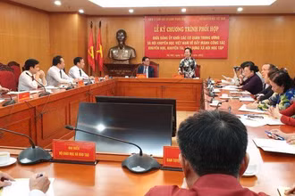 Quang cảnh lễ ký kết.
