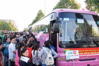 Ủy ban nhân dân và tổ chức Công đoàn tỉnh Bình Dương tổ chức đưa đón công nhân, lao động về quê đón Tết Nguyên đán 2022.