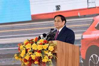 Thủ tướng Phạm Minh Chính phát biểu tại lễ xuất khẩu lô xe ô-tô điện đầu tiên của Vinfast.