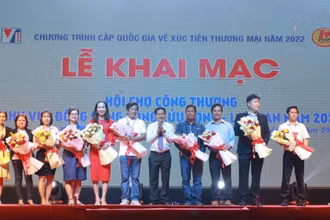 Khai mạc Hội chợ Công thương khu vực Đồng bằng sông Cửu Long-Long An 2022. 