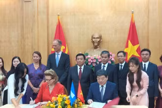 Quang cảnh lễ ký kết.