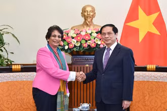 Bộ trưởng Ngoại giao Bùi Thanh Sơn tiếp bà Kanni Wignaraja, Trợ lý Tổng Thư ký Liên hợp quốc, Giám đốc khu vực châu Á của Chương trình Phát triển Liên hợp quốc. 