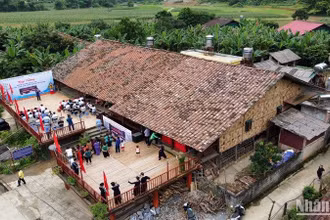 Ngôi nhà sàn cổ, hơn 100 "năm tuổi", có 9 gian, ở xóm Tục Ngã, xã Đức Xuân, huyện Thạch An, tỉnh Cao Bằng.