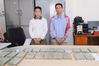 Đối tượng và tang vật trong chuyên án. (Ảnh: Công an Cao Bằng cung cấp)