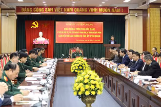 Đại tướng Phan Văn Giang, Ủy viên Bộ Chính trị, Phó Bí thư Quân ủy Trung ương, Bộ trưởng Quốc phòng chủ trì buổi làm việc.