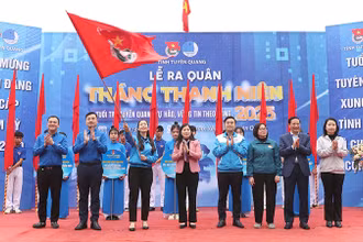 Các đại biểu thực hiện nghi thức ra quân Tháng Thanh niên năm 2025.