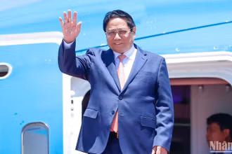 Thủ tướng Phạm Minh Chính tới sân bay quốc tế Chu Thủy Tử ở thành phố Đại Liên, tỉnh Liêu Ninh, Trung Quốc.
