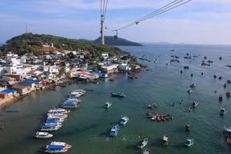 Vẻ yên bình trên làng chài Hòn Thơm, Phú Quốc. (Ảnh: TTXVN)