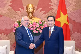 Phó Chủ tịch Thường trực Quốc hội Trần Thanh Mẫn và Hạ Nghị sĩ André Flahaut, Bộ trưởng Quốc vụ Vương quốc Bỉ.