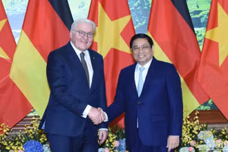 Thủ tướng Phạm Minh Chính đón Tổng thống Cộng hòa Liên bang Đức Frank-Walter Steinmeier.