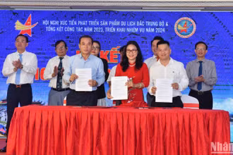 Câu lạc bộ Du lịch doanh nhân trẻ Việt Nam ký kết hợp tác phát triển với các địa phương trên toàn quốc. (Ảnh: ĐĂNG KHOA)