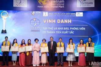 VITA Awards 2025 vinh danh các nhà báo có những đóng góp xuất sắc cho ngành du lịch Việt Nam trong năm vừa qua. (Ảnh: SƠN TÙNG)