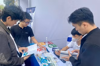 Các gian hàng trưng bày về các giải pháp tiết kiệm năng lượng tại chương trình cũng thu hút sự quan tâm lớn từ khách tham quan.