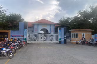 Trường tiểu học Tân Định, xã Tân Định, huyện Bắc Tân Uyên, tỉnh Bình Dương xây dựng trên phần đất Nông trường cao su Nhà Nai (Công ty cổ phần cao su Phước Hòa) hiến tặng địa phương. 