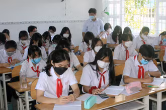 Giờ học tại Trường THCS Duy Tân, thành phố Vũng Tàu, tỉnh Bà Rịa-Vũng Tàu. (Ảnh KHÁNH CHI) 