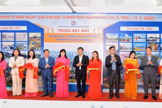 Khai mạc trưng bày ảnh 70 năm xây dựng và phát triển thành phố Hải Phòng.
