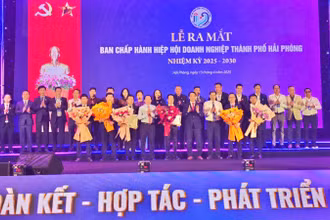 Ra mắt Ban chấp hành Hiệp hội doanh nghiệp thành phố Hải Phòng.