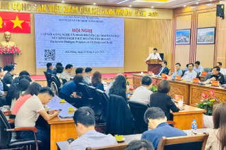 Đại diện lãnh đạo các công ty sản xuất, kinh doanh, cùng đại diện các Sở, ngành và đơn vị chức năng có liên quan tham gia hội nghị.