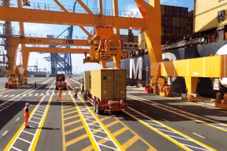 Chuyến tàu cập cảng đã thực hiện dỡ 484 container hàng hóa.