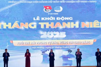 Các đại biểu nhấn nút khởi động Tháng Thanh niên 2025.