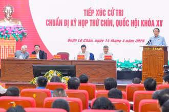 Đại biểu dự buổi tiếp xúc.
