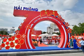 Triển lãm ảnh, tư liệu với chủ đề “Thành tựu kinh tế, văn hóa, xã hội, an ninh, quốc phòng của thành phố Hải Phòng - 70 năm xây dựng và phát triển”.