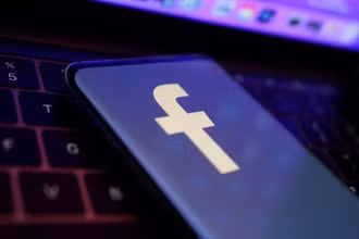 Logo ứng dụng Facebook. Ảnh: Reuters.