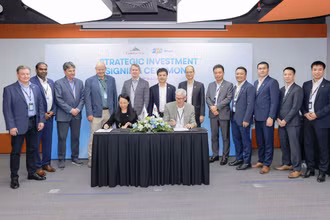 CEO FPT Nguyễn Văn Khoa, CEO Cardinal Peak Mark Carrington cùng các lãnh đạo cấp cao của hai bên tại Lễ công bố M&A.