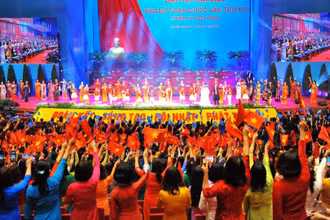 Phụ nữ Việt Nam - những chặng đường vẻ vang