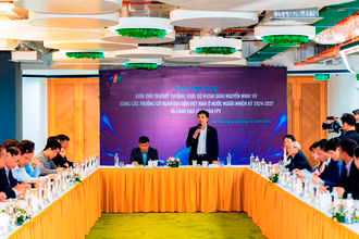 Đoàn Trưởng cơ quan đại diện Việt Nam ở nước ngoài nhiệm kỳ 2024-2027 thăm và làm việc tại Tập đoàn FPT.