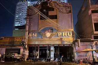 Hiện trường vụ cháy quán karaoke tại Bình Dương sau khi lực lượng cứu hộ cứu nạn hoàn thành nhiệm vụ đã rút lui. Ảnh: Chí Tưởng/TTXVN 