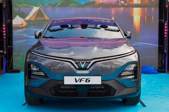 Mẫu ô-tô điện VF 6. 