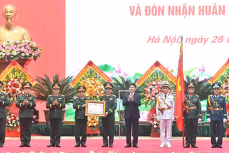 Chủ tịch nước Lương Cường trao Huân chương Hồ Chí Minh tặng lực lượng dân quân tự vệ Việt Nam.