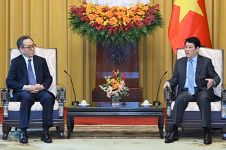 Chủ tịch nước Lương Cường và Bộ trưởng Ngoại giao Hàn Quốc Cho Tae-yul tại buổi tiếp.