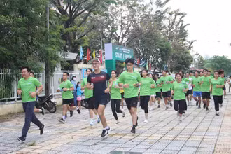 Các vận động viên tham gia giải chạy.