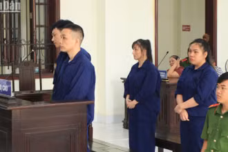 Các bị cáo trước tòa.