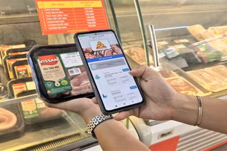 Người tiêu dùng có thể sử dụng ứng dụng TE-FOOD để quét mã QR trên sản phẩm.