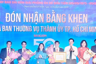 Ban Biên tập Báo Sài Gòn Giải Phóng đón nhận các phần thưởng nhân kỷ niệm 50 năm Ngày Xuất bản số đầu (5/5/1975-5/5/2025). 