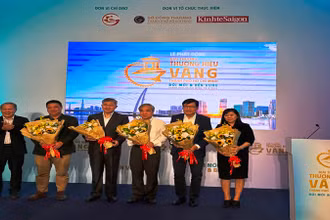 Hội đồng bình chọn giải thưởng ra mắt.