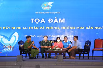 Các đại biểu tham gia tọa đàm tại chương trình.